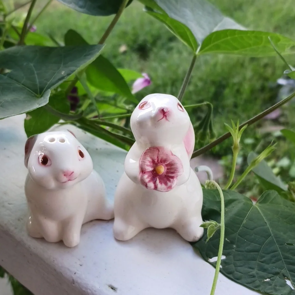 VINTAGE BUNNIES Salt & Pepper Shaker Set